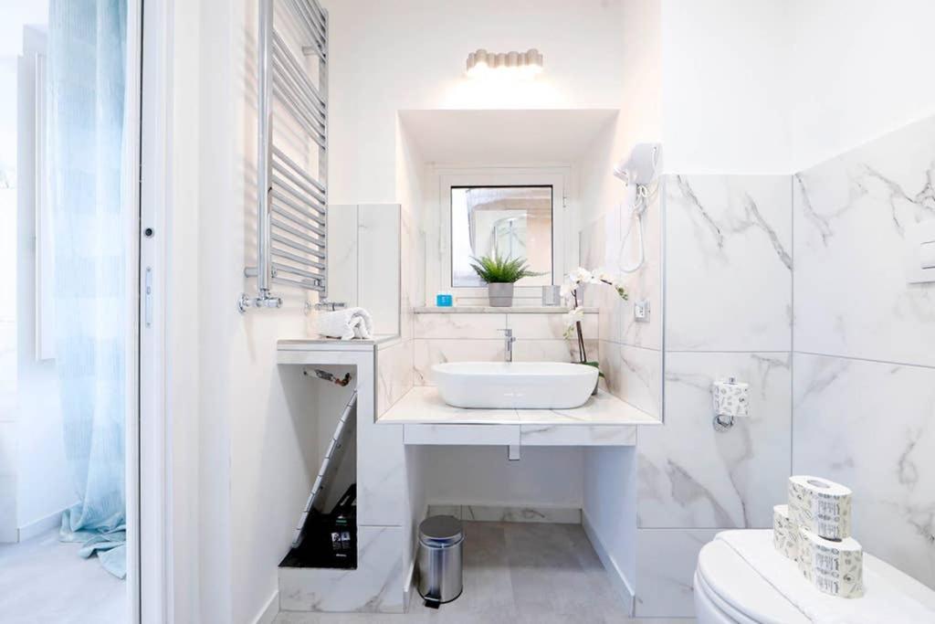 White Panoramic Jacuzzi Suite Trastevere - Top Collection Řím Exteriér fotografie